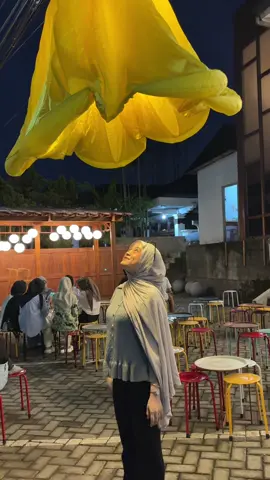 lucu bgt bunganya bisa mekar