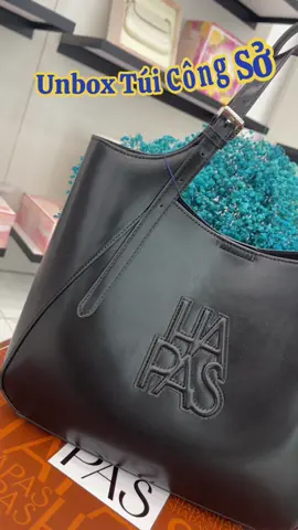 💼 Mở hộp chiếc túi công sở xịn xò cho nàng văn phòng đây 😍 – đơn giản mà sang cực!         #hapas #tuixachnu #tuideovai #OOTD #tuidilam 