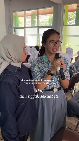 aku suka iri sama temanku yang keluarganya cemara. buku ibu aku nggak sekuat itu udah ada di showcase aku ya #ibuakunggaksekuatitu 