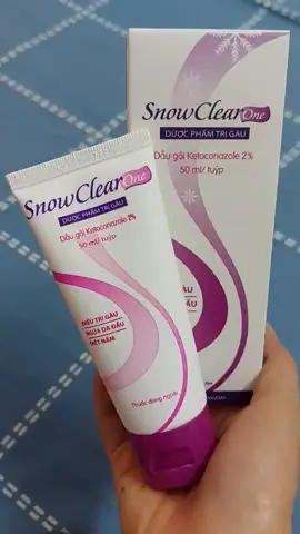 SNOWCLEAR ONE - Bí kíp đánh bay gàu nấm  💦 Gàu không chỉ gây ngứa mà còn khiến bạn mất tự tin? Đừng lo, Snowclear One chính là giải pháp! 🔥 Với công thức đột phá, Snowclear One giúp loại bỏ gàu hiệu quả mà không làm tóc khô xơ, giữ cho mái tóc luôn sạch khỏe và suôn mượt. ✅ Ketoconazole 2% giúp loại bỏ gàu và ngăn ngừa nấm hiệu quả ✅ Hỗ trợ giảm viêm da tiết bã ✅ Dầu dừa nuôi dưỡng tóc mềm mượt, không lo khô xơ #daugoi 