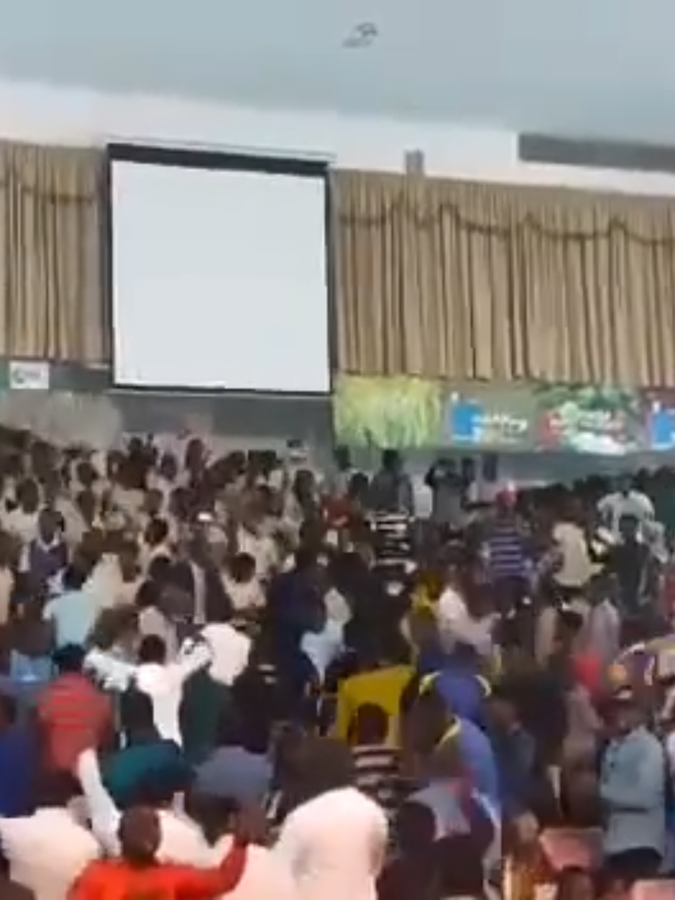 Ɛmaa Nyinaa feeling yɛn Oseyyy oseyyy yie Owasss😫💙💛