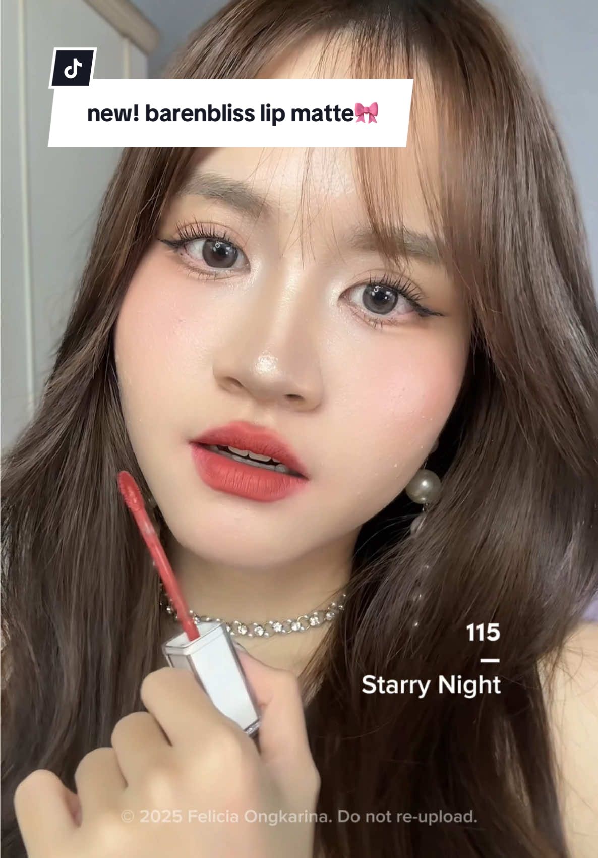 gebrakan apa lagi ini bnb 🤯 kemarin lip vinyl, sekarang ada lip mattenya! next kita ombre kali yaaa? 😙 #lipmatte #mattelipstick #lippies 