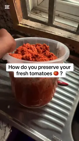 Let’s hear in the comments section how you preserve your fresh tomatoes 🍅?#videoviral #howtopreservetomatoes #freshvegetables 