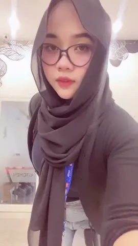 Mau apa ? 🤗 #ikutinyanglagiviral #tiktokartists #chubbyqueen #followformorevideo #fypシ゚viral 