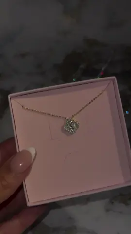 The most elegant clover necklace you need in your collection ✨ #clovernecklace 