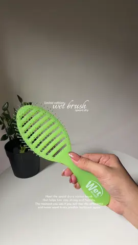 Meet the speed dry a vented brush that helps hair stay strong and healthy!💚 #wetbrush #wetbrushspeeddry #hairbrush #fyp #fypシ゚ 