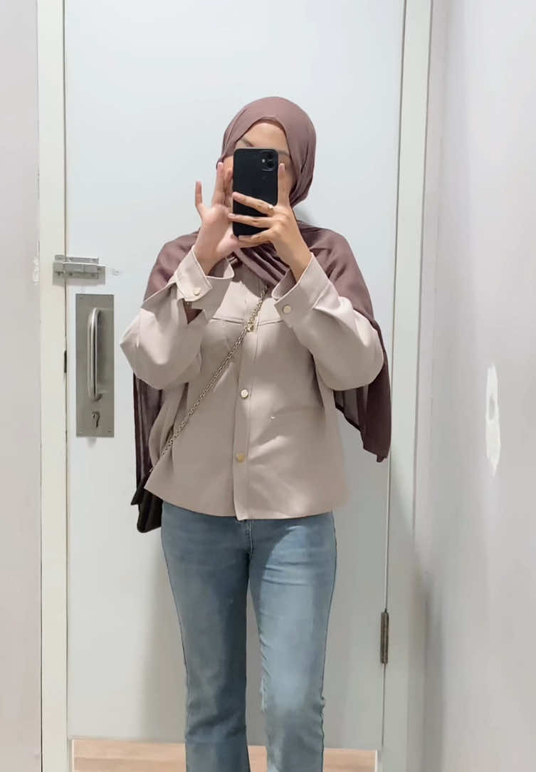 iseng belii, gataunyaaaa bagus banget ‼️  . . . #celanajeans #celanajeanscutbray #celanajeanshighwaist 