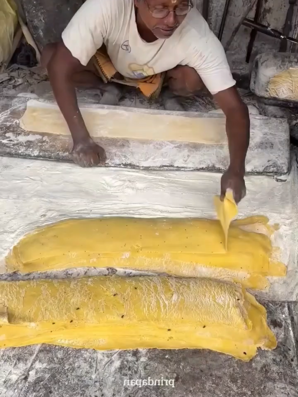 Bienvenidos a la fábrica artesanal de fideos más exclusiva de la India!😵‍💫 #comidadelaindia #comidaindia #comidacallejera #streetfoodindia #indiafood 