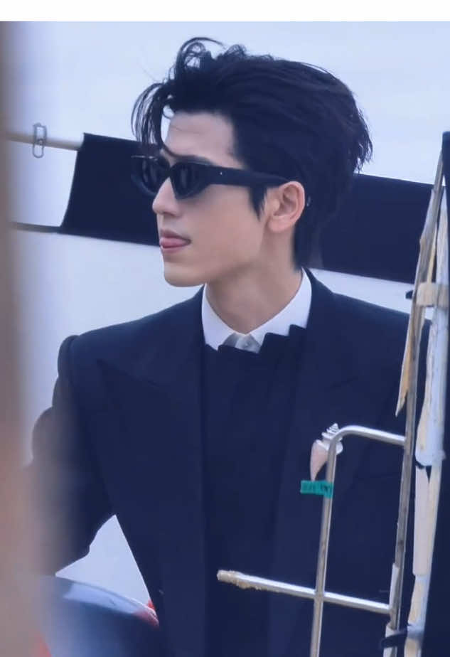 Lúc đi hết mình lúc về hết hồn, nay gió ở Tam Á hơi mạnh, cười khùng luôn, em xin lũi =)))  [25.10.28] Sự kiện kỉ niệm 80 năm thành lập Elle #TrươngLăngHách #ZhangLinghe #张凌赫 #Elle #July0h 