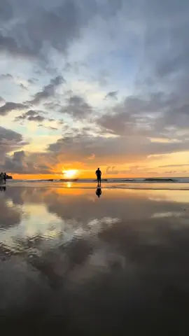 Você já parou para pensar que o medo de tentar algo novo, pode estar te impedindo de talvez viver os melhores momentos da sua vida? . . #motivacao #reflexaododia #vida #futuro