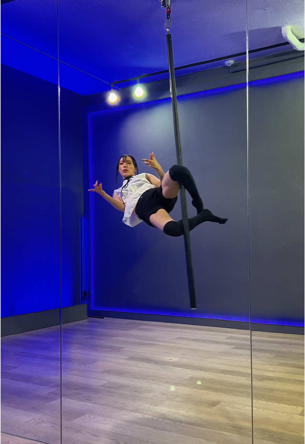 flying pole で踊ってみた！ #チェンソーマン #チェンソーマン #ポールダンス #フライングポール 