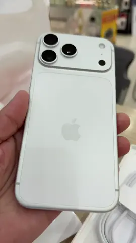 em gái đập hộp 17Pm trắng#vĩnhphátmobileláithêu #thucudoimoigiacao #hổtrợtrảgóp #17promax #lenxuhuongtiktok 