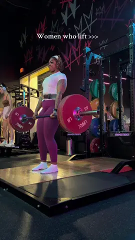 225 moving like butter. Should of went for a 3rd rep! 🙂‍↕️ #fyp #deadlifts #workoutmotivation #womenwholift #GymTok 