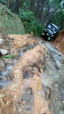 Đường bất ôn😣 xe chua chở hàng mà đã nghiên vậy rồi  xe có hàng ko Bt nghiên cở nào