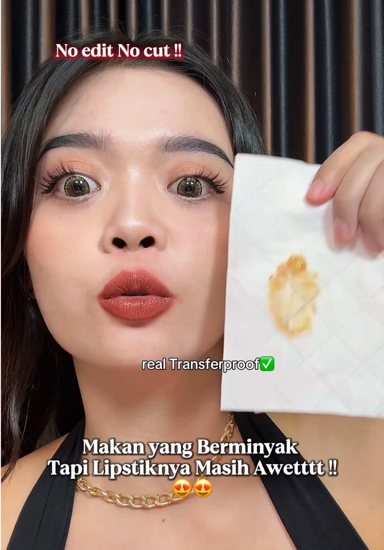 New Lipmatte ternyaman dan yang pasti ga luntur buat makan makanan yang berminyak wajib punya lipmatte nya sii 😍💋💄 . . . #lipmatte #lipmatteviral #lipcream #transferproof #transferprooflipstick 