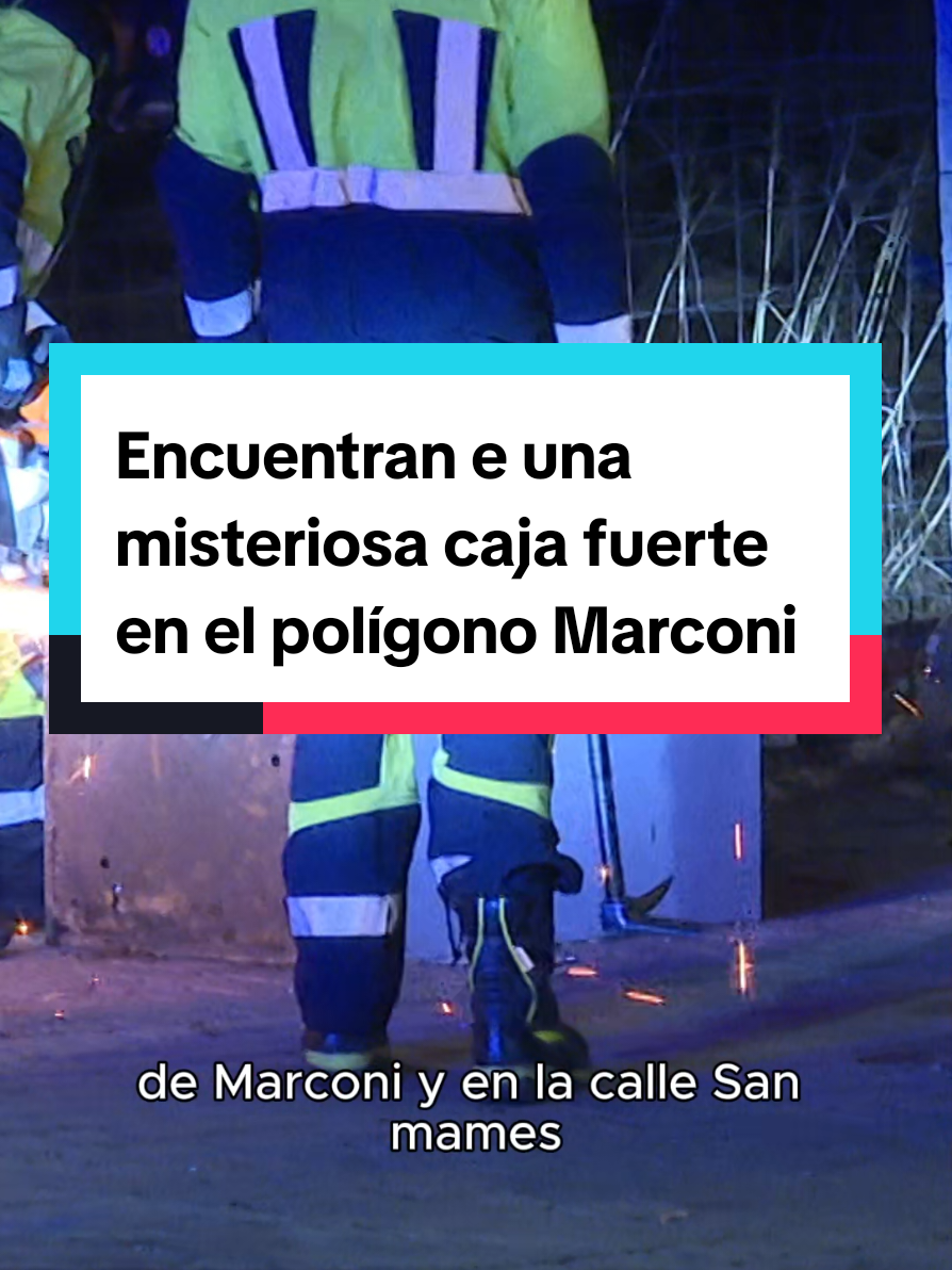 👀 Misterioso hallazgo en Villaverde. Agentes de la Policía Nacional encuentran una caja fuerte en mitad de la acera en el polígono Marconi. 👉 Todo parece indicar que sería el botín de unos ladrones que al no poder abrirla la dejaron abandonada. 👩‍🚒 Ha sido necesaria la intervención de los bomberos para forzar la caja de seguridad en cuyo interior se habrían encontrado pequeñas cantidades de dinero