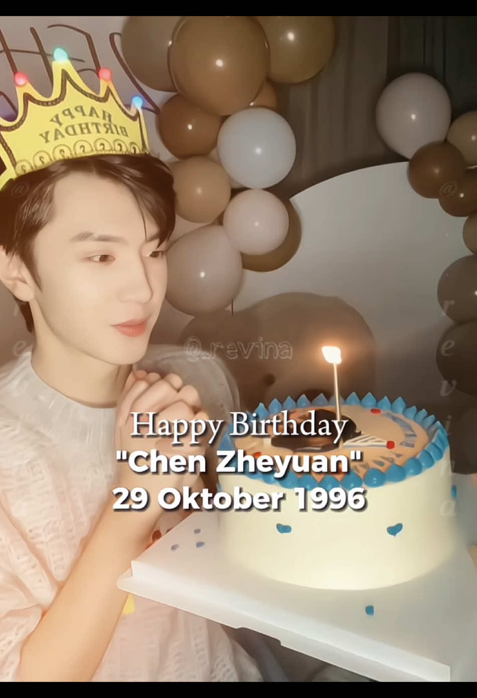 Happy Birthday to my big baby Chen Zheyuan🥹❤️ Sudah banyak hal yang dilalui tahun ini baik itu dari yang senang maupun sedih, kamu sudah melewati itu semua, banyak juga hal baru yang kamu lakukan di tahun ini diantaranya kamu menjadi Global Brand Ambassador iQIYI Internasional, Menghadiri acara Paris Fashion Week brand Celine, drama-drama yang kamu perankan tayang tahun ini “The White Olive Tree dan Fated Hearts”, dan masih banyak hal lain yang tidak dapat aku sebutkan semua🫶🏻, sebagai penggemar aku sangat bangga atas semua kerja keras yang telah kamu lakukan selama ini🫶🏻, Semoga setelah bertambahnya usia kamu dapat menjadi pribadi yang lebih baik lagi, selalu sehat, selalu bahagia, selalu dikelilingi sama orang-orang yang baik intinya wish you all the best🫶🏻 semoga apapun harapan yang belum tercapai akan segera tercapai di tahun ini❤️  Nggak tahan pengen upload hehe meskipun ultahnya besok 29 Oktober gpp aku up sekarang❤️ #chenzheyuan #ChenZheyuan #chenzheyuan陈哲远 #chineseactor #fyp 