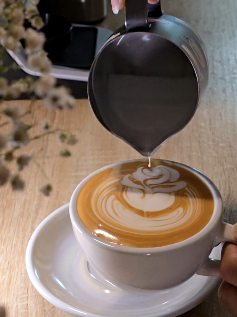 صبــــــا الفلاح 🤍 #فلات_وايت #آرت #your_coffee #tiktok 