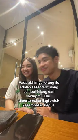 Kadang, yang pergi bukan akhir tapi cuma jeda sebelum kesempatan kedua. | kalo kalian mau curhat, klik link di bio yaaa! 🩷