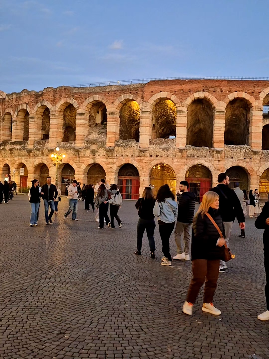 Verona arena Italy 🇮🇹 💚🤍❤️ #italytravel #italia #verona #europetravel #romeojuliet 