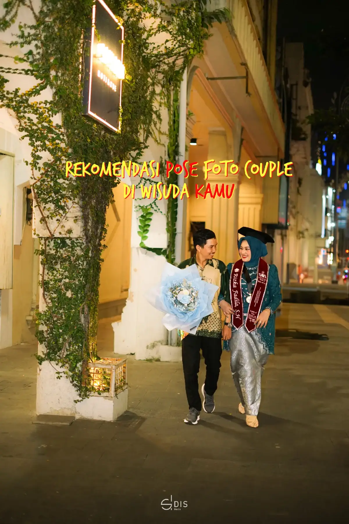 Wisuda bareng pasangan/doi kurang lengkap kalo gk nyobain pose-pose imut & manja ini. #fotowisuda #graduation #inspo #fotowisudaoutdoor #fotocouple 