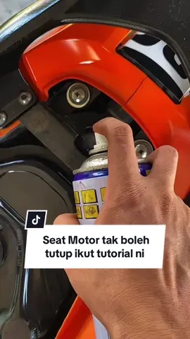 Kalau motor korang tetibe takleh tutup seat cuba spray dulu WD-40 kasi dia lancar dulu 🌝 #wd40 #seatmotor #grill #grillbbq #wd40spray 