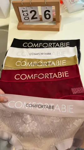 Quần lót ren cạp chữ trẻ trung