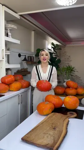 از مهمونت اینجوری پذیرایی کن😍🧡🎃 دیگه فصل کدو حلوایی هست و میتونی کلی خوشمزه مخصوص پائیز باهاش درست کنی🧡 مواد لازم: کدو پوره شده ۱ پیمانه  شیر ۲ پیمانه نشاسته ذرت ۲ ق غ شکر ۳ ق غ خامه ۲ ق غ زعفران دم شده ۲ ق غ  مغز هل ۱ عدد پودر وانیل ۱/۲ ق چ این دسر خوش رنگ و طعم رو درست کن و ازش لذت ببر، نصف کدو رو برش میزنیم و پوستشو میگیریم و با یک لیوان آب بمدت ۱ ساعت میپزیم و بعد پورش میکنیم داخل قابلمه شیر و نشاسته ذرت اضافه و ترکیب میکنیم و روی گاز بهش شکر ، یه پیمونه پوره کدو ، خامه،زعفرون دم شده هل و وانیل اضافه میکنیم و بمدت ۱۰ دیقه روی حرارت ملایم میزاریم تا ب قوام برسه و بعد داخل لیوان میریزیم و روش پودر پسته میریزیم و بمدت ۱ ساعت داخل یخچال میزاریم تا سرد و بعد نوش جان میکنید  #پودینگ  #کدو_حلوایی  #پودینگ_کدو_حلوایی  #پودینگ_زعفرانی #دسرخانگی 