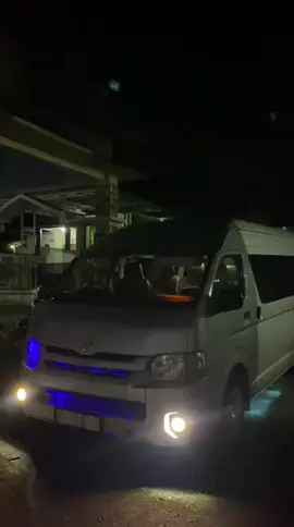 Ready for your trip Seat 14/15 USB charger Audio Full Karaoke Crew Sng Ganteng @🅓🅘🅒🅚🅨❷❸  #soundviral #fyp #sewahiacebatang #hiace #hiaceindonesia 