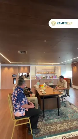 Kini rakyat punya lebih banyak pilihan punya rumah! 🏡✨ BCA resmi bergabung jadi penyalur rumah subsidi FLPP. Langkah nyata kolaborasi pemerintah dan swasta untuk wujudkan hunian layak bagi semua💪 #KementerianPKP #FLPP #RumahSubsidi #RumahUntukRakyat #SetahunBerdampak