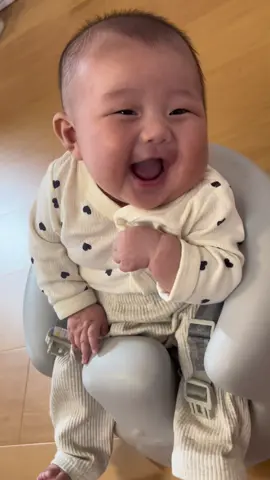 バンボはまだ早かったっぽい笑🎀 二重顎がすごいなあ🐷🩷 #女の子ベビー #赤ちゃん #生後３ヶ月 #赤ちゃんのいる生活 