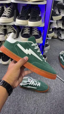 Rekomendasi sepatu cowok keren dari brand Ehem Company  #ehemcompany #sepatu #sepatucowok #sneakerscowok #sepatusneakers 