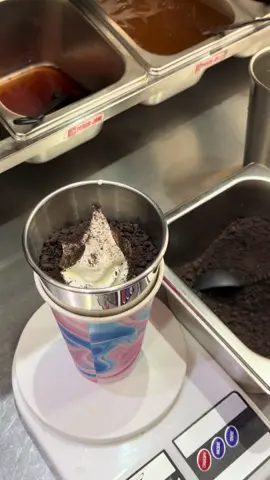 NEWWW!!! Varian YOFLIP sudah ada nichhh. BURUANN DI COBAAA BISAA DIBALIKK JUGAA ICE CREAM NYAA 🤩🤩😍 #momoyoflip #momoyo #yoflip #icecream #milktea 