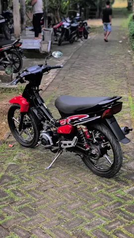 umur hanyalah angka 🤯#CapCut #fyp #force #fiz #fizr #2twostroke #cinematic #yamaha #fizrindonesia #forceone 