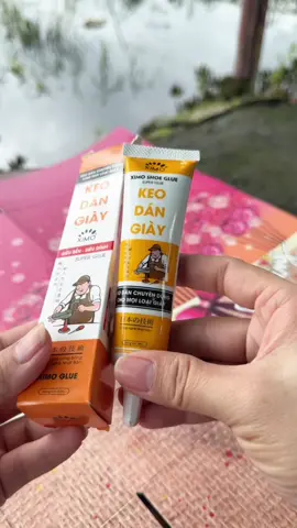 Keo dán giày dép dạng trong suốt , vết dán đẹp , bền , chắc và k làm cứng from giày dép #xuantaphoa97 #keodangiaydep #keodangiaydepsieudinh #keodangiaythethao 