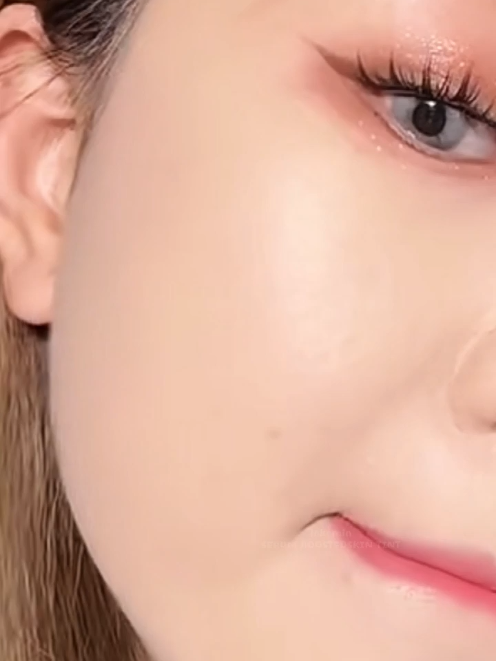 Your 5-second base routine is here! ⏰ Just swipe, blend, and go. Perfect for busy girls who still want to look put-together. #skintint #foundation #serumboostedskintint #foundationstick #makeup #beautyhacks #makeuphacks