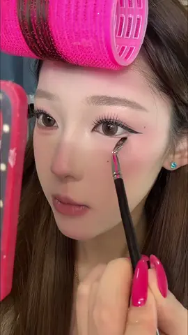 Chiếc cọ sinh ra dành cho mí bà vẽ bọng mắt hay mở góc mắt dưới siêu dễ dàng luôn 🫠#goclamdep #reviewlamdep #makeupdouyin #butkemat #reviewmypham