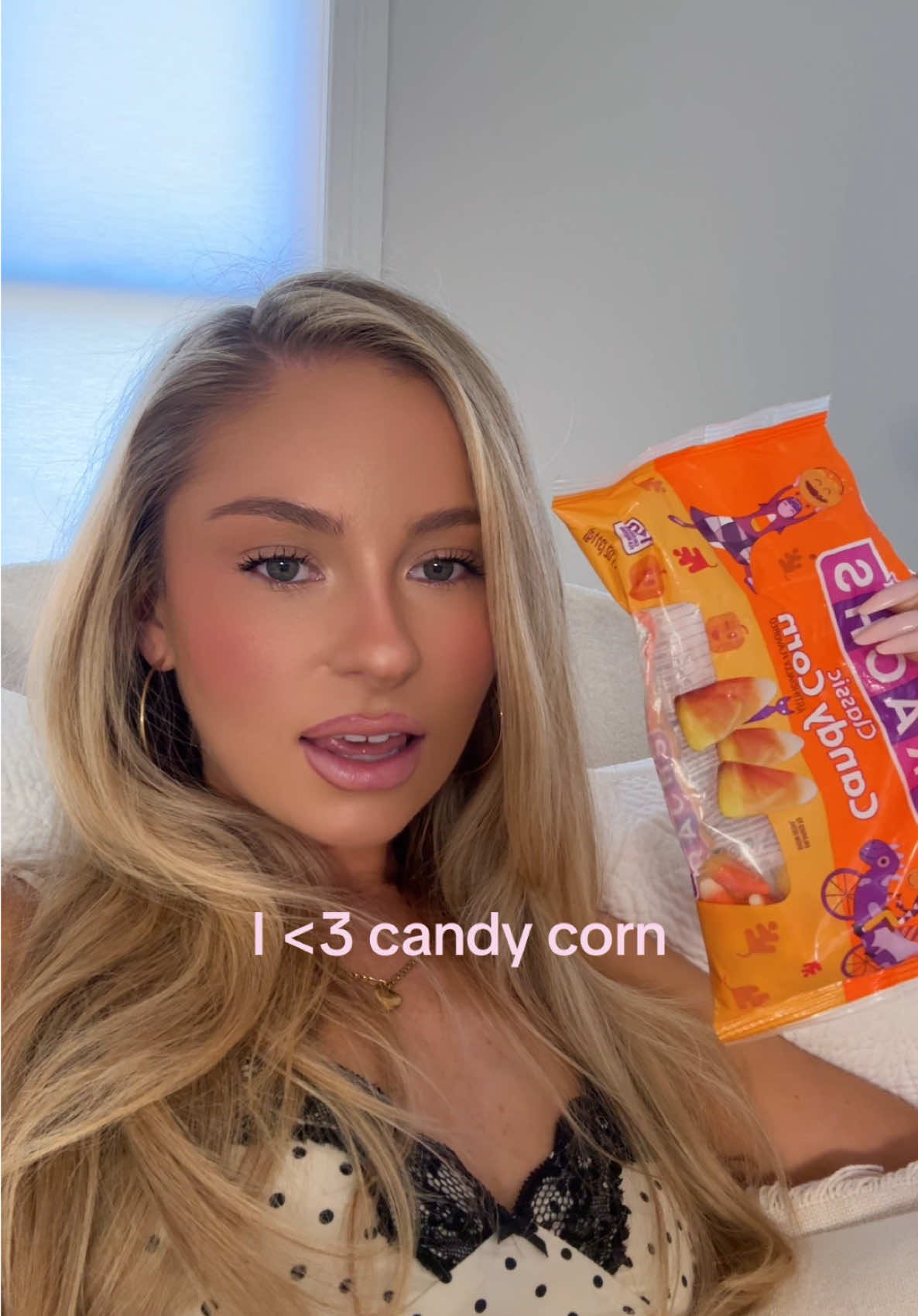 Shoutout @Katie Gulle for putting me on candy corn 🍭 I’m gonna be eating this all halloweekend 💘 #halloween #america #justagirl 