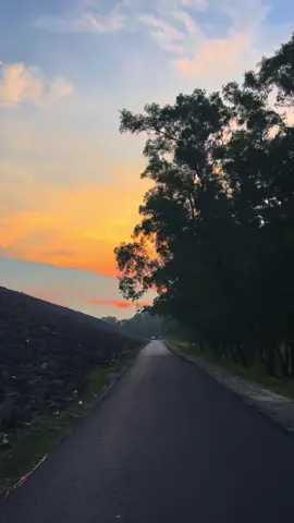 syahdu pisan  #purwakarta #paranggombong #viewsunset #pwkpride #fyp #fypシ゚viral 