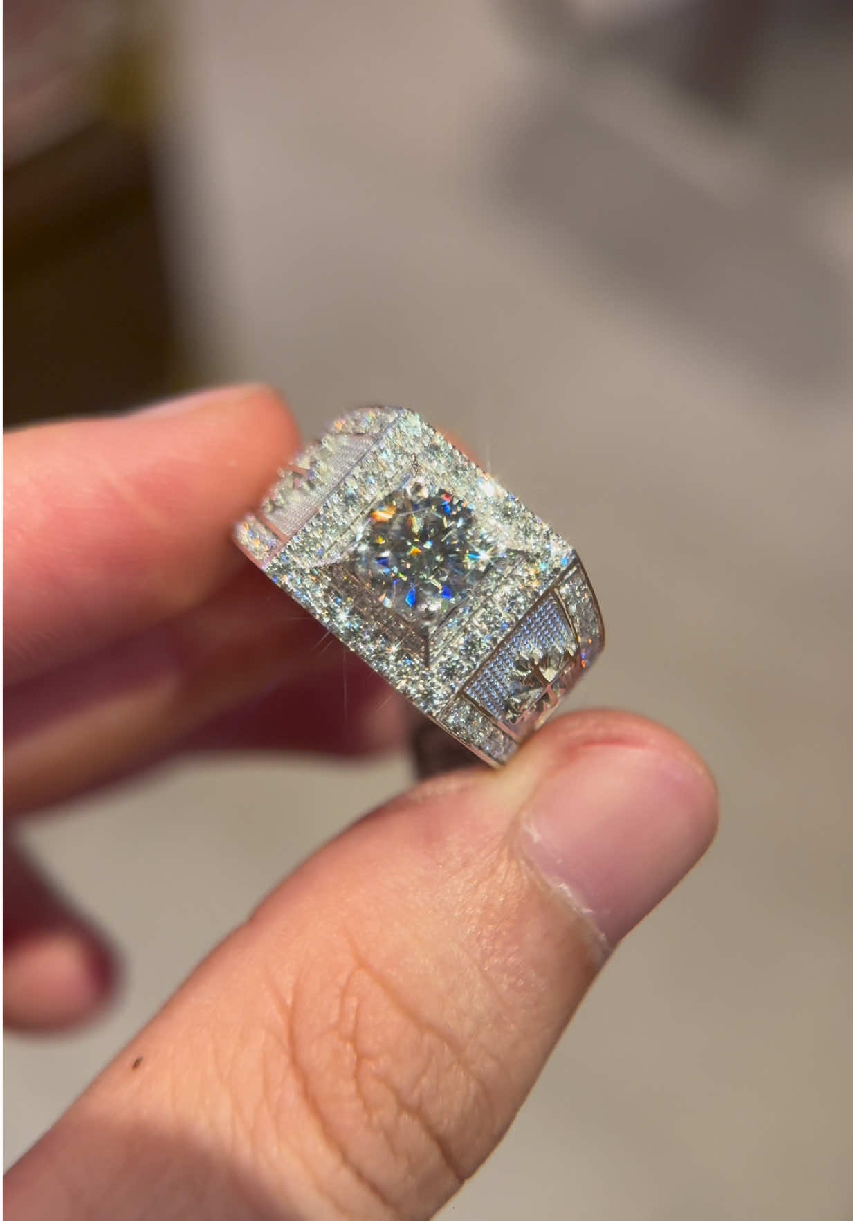 Nhẫn nam vàng trắng 💎 khắc logo Pa.tek có sẵn tại Đức Diamond 🥰 #trangsucchetac #kimcuong #moissanite #diamonds #xuhuong 