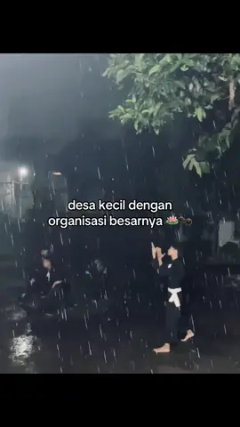 sedang merakit mesin tempur di musim penghujan #psht #pshtpusatmadiun #1922🐜 #fyp 