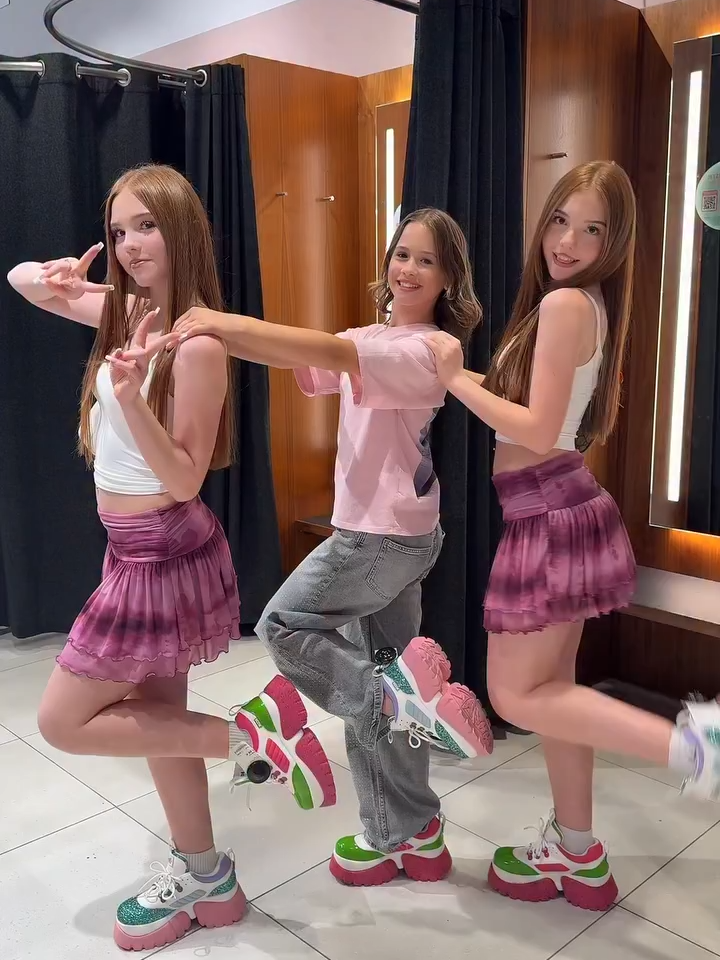 #fypシ #dance #twins #fun #trendingreels #beautiful #trend #fyp #viral #dancewithus #twindance #reeloftheday