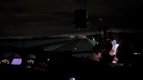 đii quaaa đoạnnn này lại nhớ tớii một ngườii anhh 🖤🚌#kiniem #anh #xekhach #kiniembuon #tainan @𝐑𝐢𝐢 𝐃𝐚 𝐃̵𝐞𝐧 @@vanthang@ @QuocThuan 