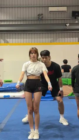 one arm的前置喬來喬去，重點之一重心靠後 #cheerleading #競技啦啦隊 #cheersport #stunt #sport 