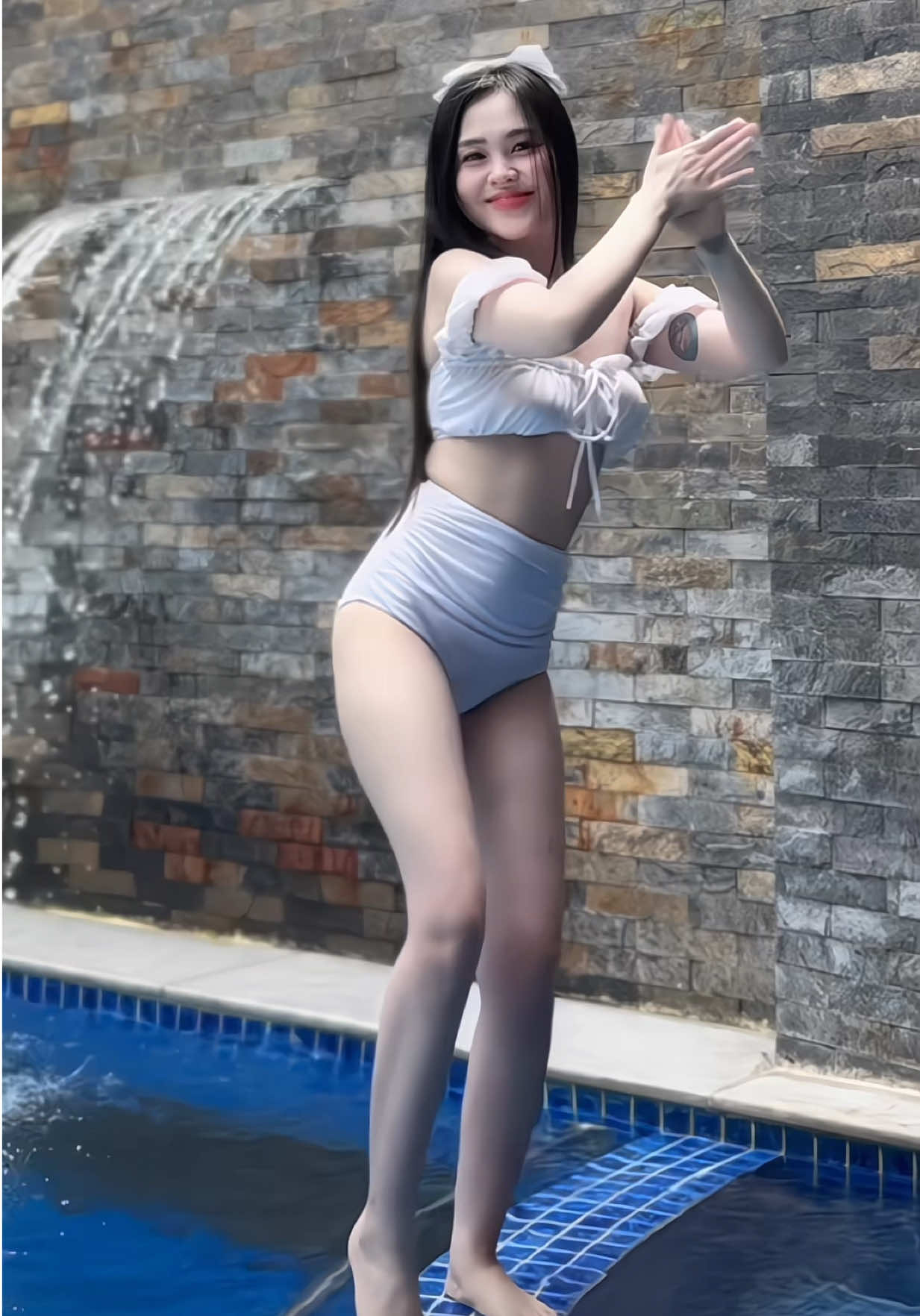 Đi biển mà toàn quay ở hồ bơi 🤭😅 #tiktokdance #xuhuong #tiktokvn #annatran2801 #fyp 