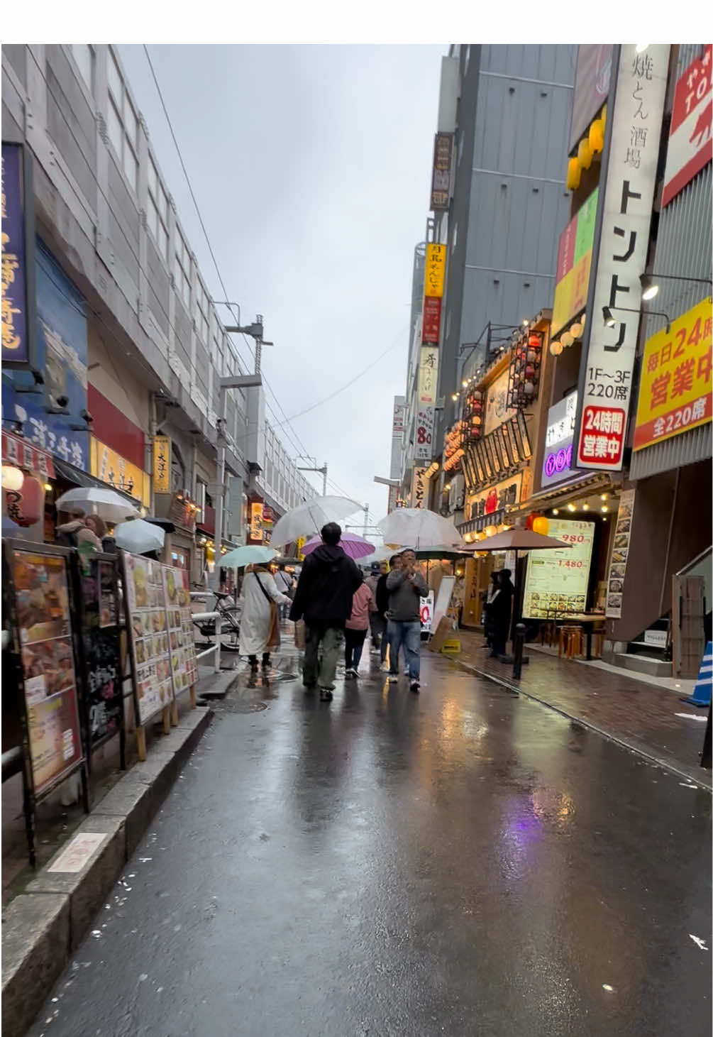 Halo 👋  Siapa yang suka main kesini? Komen 👇🏻👇🏻👇🏻 📍Ueno Ameyoko shopping street  #jepang🇯🇵 #fyp #ueno #kenshuseijapan🇮🇩🇯🇵🎌 #xybca 