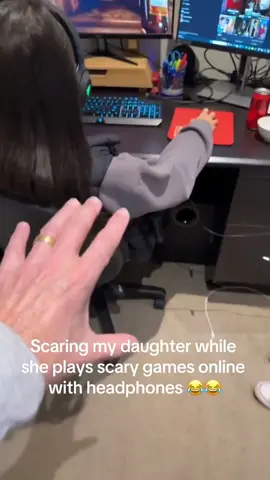 People getting scared 😂 #scared #moments #funny #sofunny #trending 