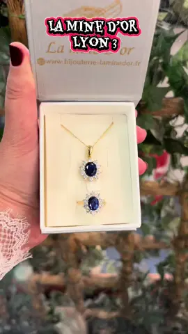 Chaîne avec pendentif et la bague assortie en marguerite en Or 18K 🌷Disponible à la bijouterie La Mine d’Or (Lyon 3) ou à la livraison partout en France en envoi sécurisé 🌷Possibilité de payer jusqu’à 4 fois sans frais 🌷DM 0695364576 @laminedor_bijoux #or #bague #pendentif #18K #luxe 