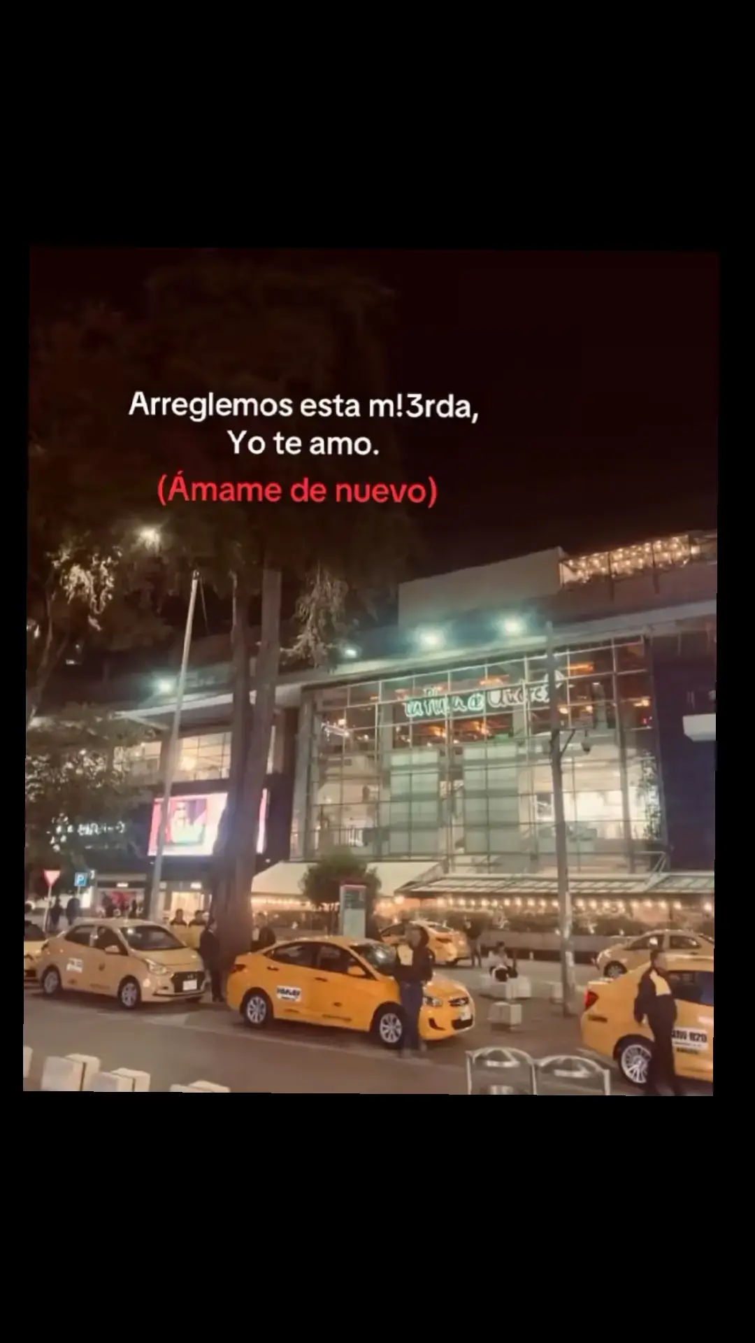 Últimamente he sentido que las cosas entre nosotros no son como antes. No sé si tú también lo notas, pero hay momentos en los que siento que has cambiado. A veces eres esa persona dulce, atenta y cariñosa que me hace sentir afortunada de tenerte, pero otras veces eres frío, distante o me tratas de una forma que sinceramente me lastima. No te lo digo para discutir ni para hacerte sentir mal, sino porque me duele. Porque me importa lo nuestro y porque no quiero quedarme callada mientras veo cómo poco a poco algo tan bonito se vuelve confuso. Me duele no saber cómo vas a estar cada día, si vas a hablarme con cariño o si simplemente vas a ignorarme. Yo sigo queriéndote igual, pero también soy humana y tengo sentimientos. No quiero que el cariño se mezcle con el dolor. Lo único que quiero es que seamos sinceros, que si algo está pasando lo hablemos, que no me trates bien solo por momentos, sino porque realmente te nace. No te estoy pidiendo perfección, solo coherencia y un poco de empatía. Porque cuando te hablo, no lo hago desde el enojo, sino desde el amor y la tristeza de sentir que algo tan bonito se está apagando poco a poco. #amame #🥀🖤 