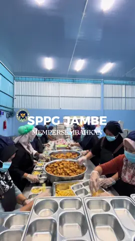 “Makanan spesial buat kamu 🥰❤️”…  #mbg #sppgjambetgr #bgn #makanangratis 